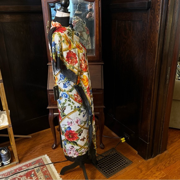 Dolce & Gabbana NWT Modal & Cashmere Blend Floral Lattice Fringed 52”x 77” Wrap. - Picture 8 of 16